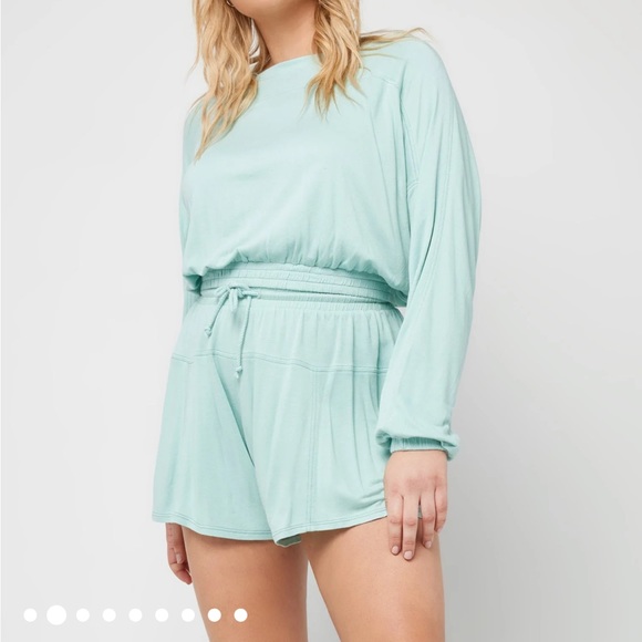 L*SPACE Daytripper Lounge Set Sweatshirt and Shorts LSPACE - Picture 5 of 12